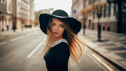 8 аксессуаров, без которых не обойтись стильной девушке до 30