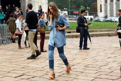 3 стильных совета, которые помогут вам уверенно сочетать джинсовые вещи