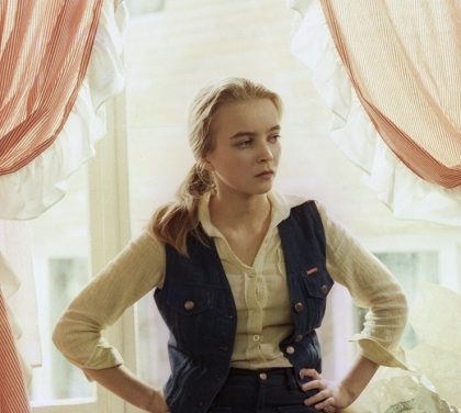 4 стильных наряда Александры из «Москва слезам не верит», о которых мечтали все советские девушки