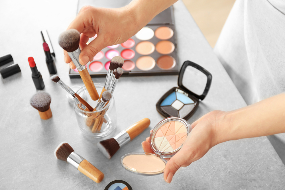 Косметика вещей. Work with Cosmetics. Cosmetics with your own hands. Make up Table close up.